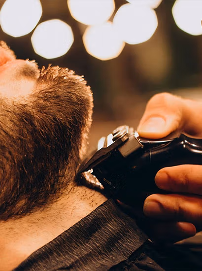 entretien-barbe-1 Entretien d'une barbe avec une tondeuse chez Coiffure Préférence à Mortagne sur Sèvre